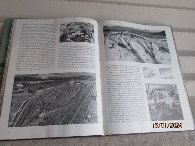 HARDCOVER RAILWAY BOOK - NORTH AMERICAN RAILWAYS