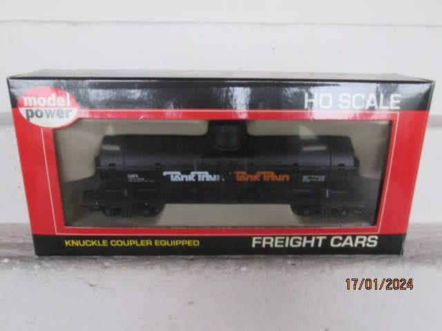 HO SCALE - MODEL POWER - TANK TRAIN - SINGLE DOME PETROL TANKER -BOXED