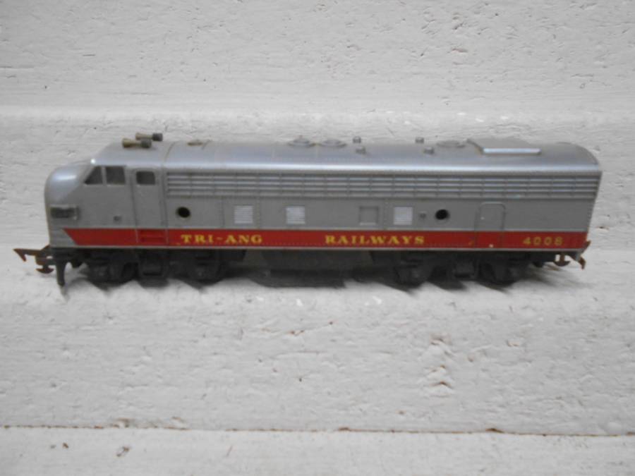 OO SCALE - TRIANG - DUMMY DIESEL LOCOMOTIVE - TRIANG RAILWAYS