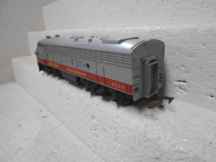 OO SCALE - TRIANG - DUMMY DIESEL LOCOMOTIVE - TRIANG RAILWAYS