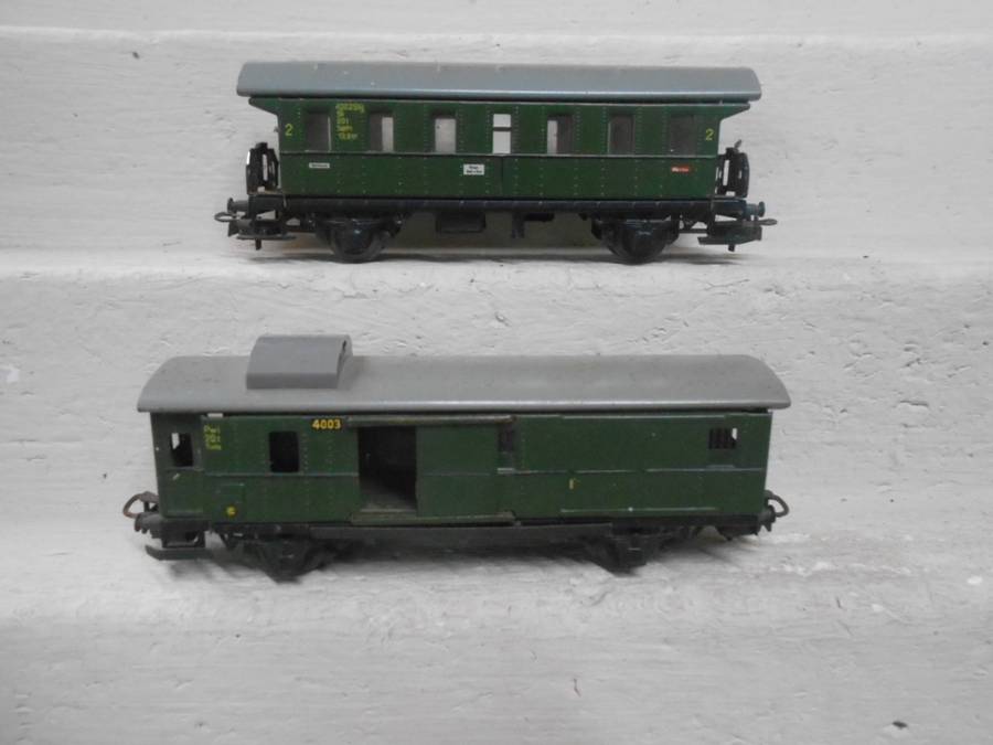 HO SCALE - MARKLIN - COACHES - X2