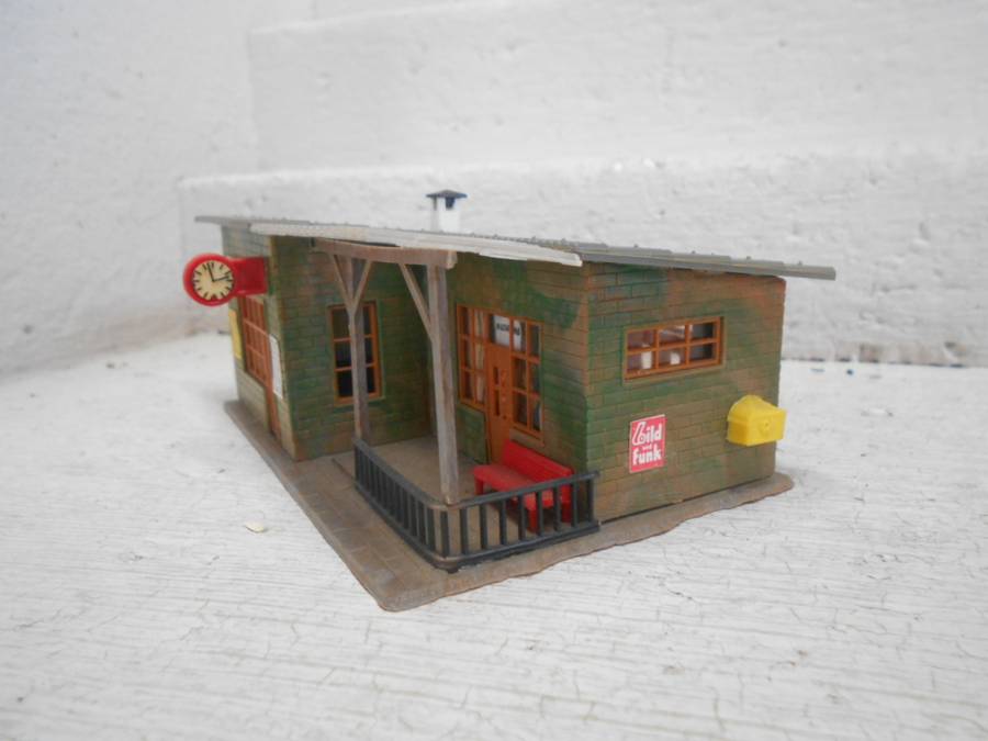HO SCALE - FALLER - WORKSHOP OFFICE BLOCK
