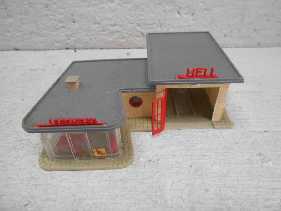 HO SCALE - FALLER - PETROL STATION