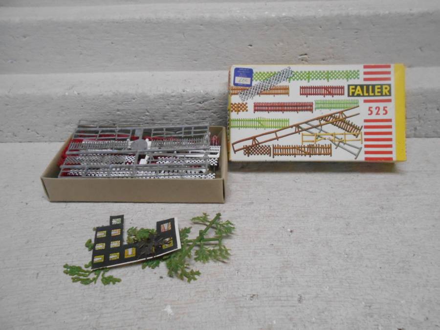HO SCALE - FALLER - VARIOUS FENCES - BOXED