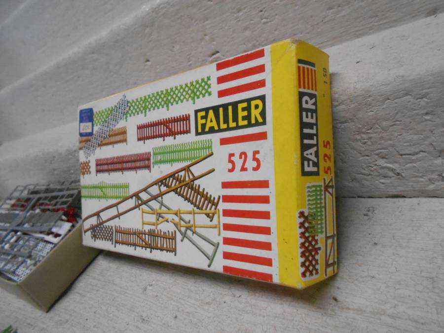 HO SCALE - FALLER - VARIOUS FENCES - BOXED
