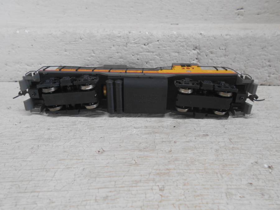 HO  SCALE - WALTHERS - UNION PACIFIC - GP9 DIESEL LOCOMOTIVE - BOXED