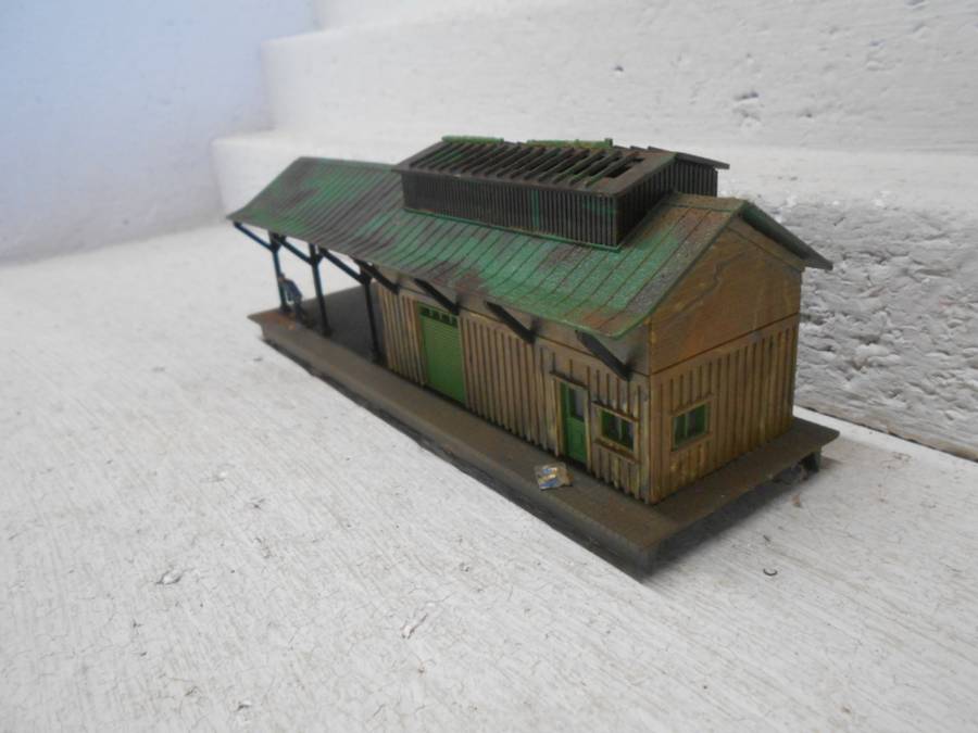 HO SCALE - HELJAN - STATION PLATFORM WITH OLDTIMER SHED AND CANOPY