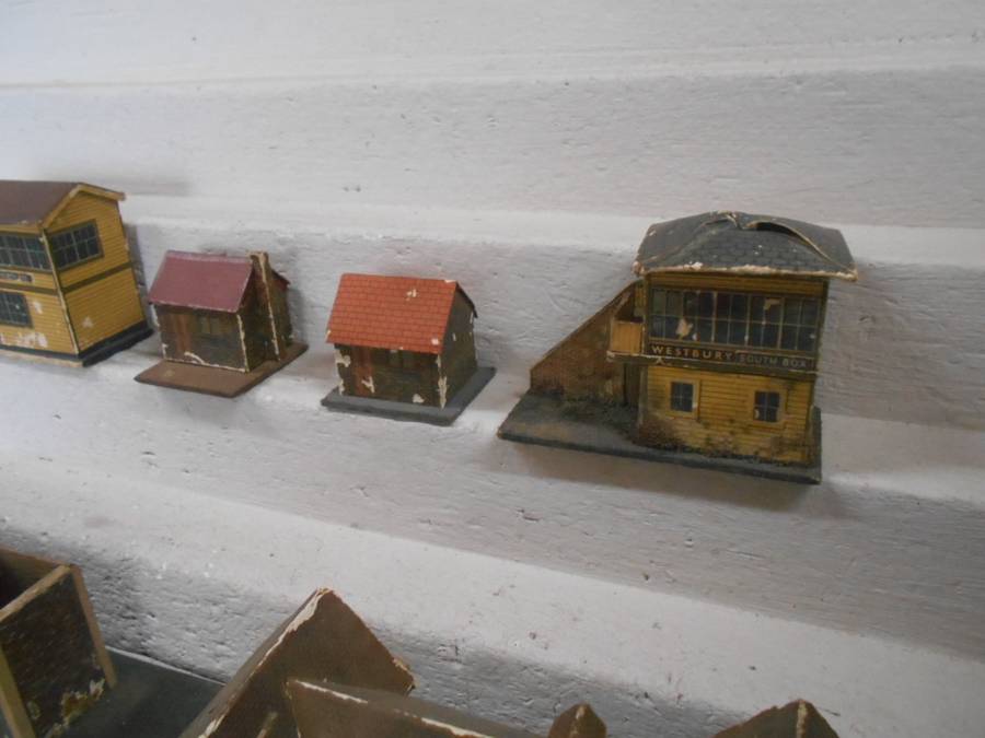 OO SCALE - VARIOUS CARDBOARD BUILDINGS