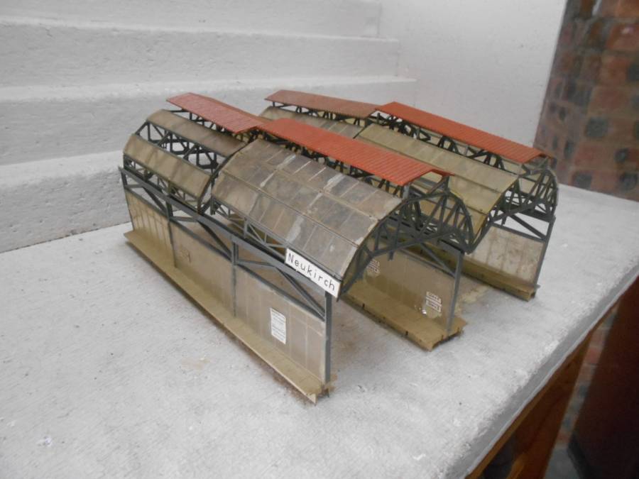 HO SCALE - STATION PLATFORM WITH CANOPYS