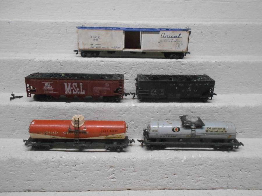 HO SCALE - AMERICAN STYLE GOODS WAGONS - X5