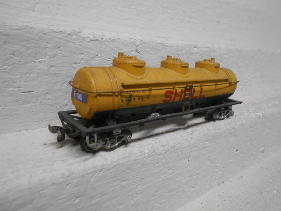 HO SCALE -  SHELL TRIPPLE DOME - TANKER WAGON