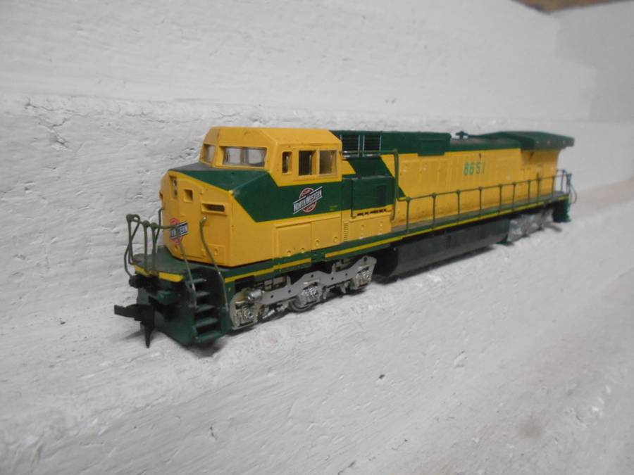 HO SCALE - ATHEARN - NORTH WESTERN - DUMMY DIESEL LOCOMOTIVE