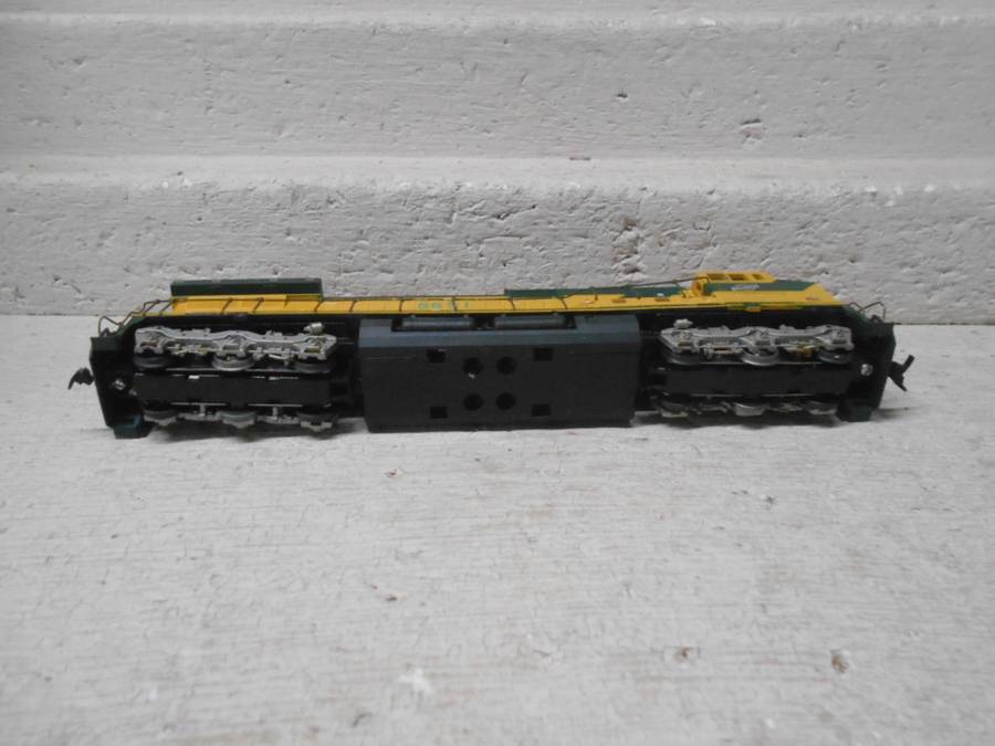 HO SCALE - ATHEARN - NORTH WESTERN - DUMMY DIESEL LOCOMOTIVE