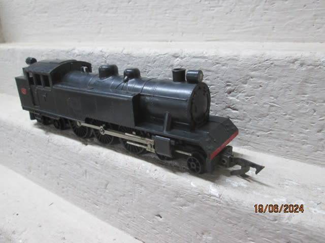 OO SCALE - TRIANG - BLACK 4-6-4 STEAM LOCOMOTIVE DUMMY