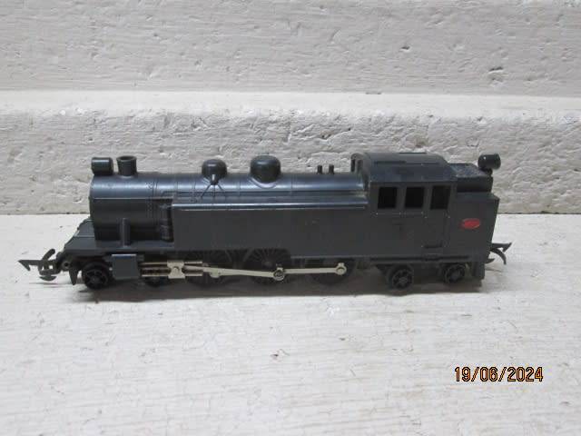 OO SCALE - TRIANG - BLACK 4-6-4 STEAM LOCOMOTIVE DUMMY