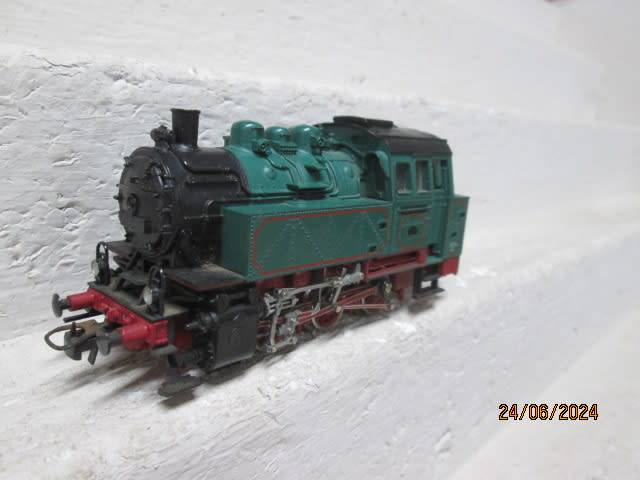 HO SCALE - ROCO - 0-6-0 GREEN STEAM LOCOMOTIVE - BOXED