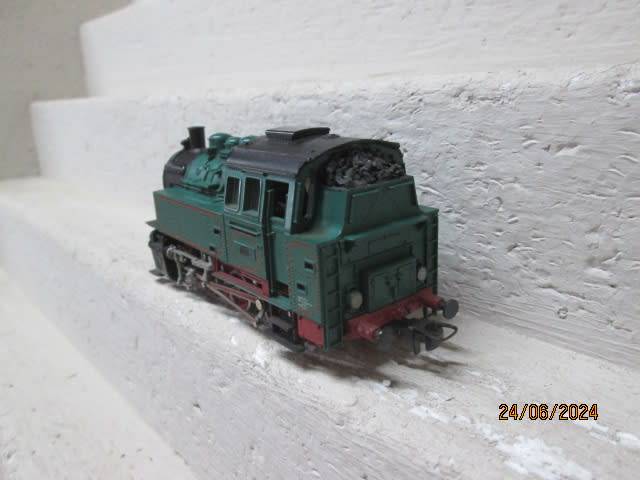 HO SCALE - ROCO - 0-6-0 GREEN STEAM LOCOMOTIVE - BOXED