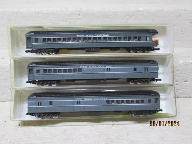 N SCALE - MODEL POWER - NEW YORK CENTRAL -  X3 COACHES - BOXED