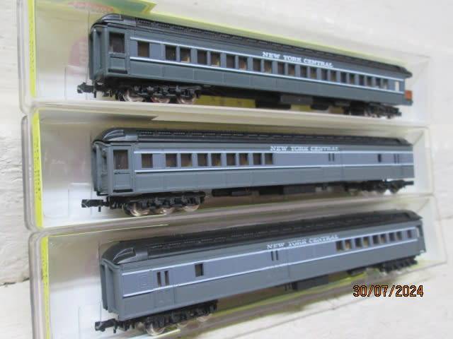 N SCALE - MODEL POWER - NEW YORK CENTRAL -  X3 COACHES - BOXED