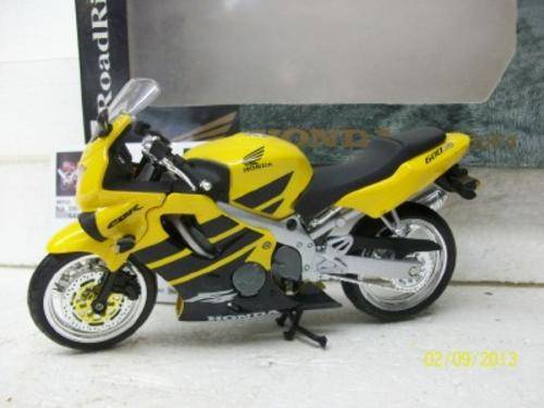 1:12 SCALE HONDA CBR600F4
