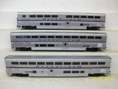 HO WALTHERS X3 AMTRAK SUPERLINER COACH LOT 257