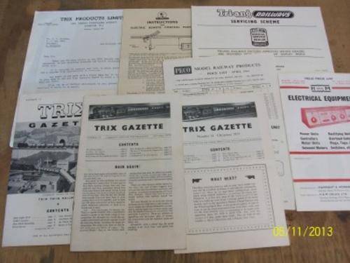 OLD TRAIN MANUALS/PAMPHLETS TRIX/TRI-ANG ETC.  LOT 143
