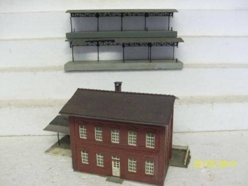 HO POLA STATION BUILDING AND PLATFORMS LOT 177