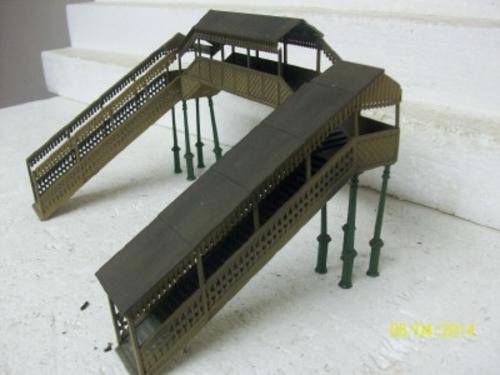 HO ROVEX PEDESTRIAN CROSSING BRIDGE - LOT 390
