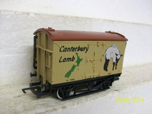 OO HORNBY 'CANTERBURY LAMB' CLOSED VAN - LOT 900A