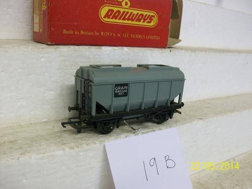 OO TRI-ANG 20T AUTO GRAIN WAGON  - LOT 19B