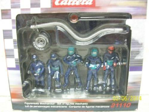 1:32 SCALE CARRERA - PIT CREW / MECHANICS  -  LOT 194 B