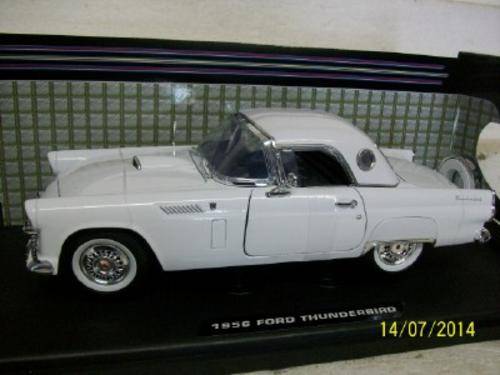 1/18 SCALE  AMERICAN CLASSICS 1956 FORD THUNDERBIRD -  LOT 813 B