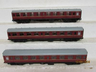 OO SCALE x3 BR COACHES  -  LOT 7 C