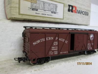 HO SCALE : RIVAROSSI NORTHERN PACIFIC BOXCAR -  LOT 848C