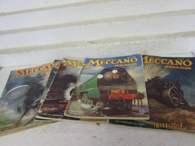 MECCANO MAGAZINES x 12 - LOT 936 C
