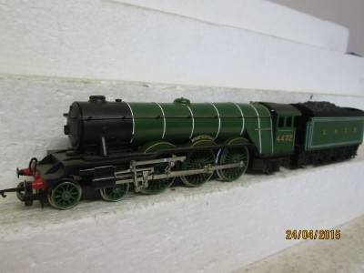 OO SCALE : HORNBY FLYING SCOTSMAN 4-6-2 STEAM LOCO -  LOT 26 E