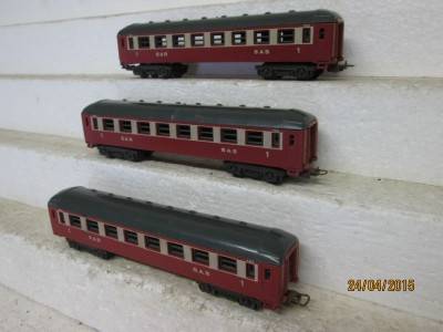 HO SCALE : LIMA SAR x 3 ORANGE EXPRESS COACHES -  LOT 30 E