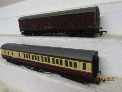 OO SCALE : MAINLINE x2 BR COACHES - LOT 360E