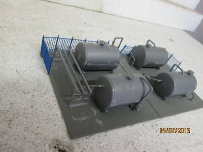 HO SCALE : x2 SETS OF DIESEL TANKS -  LOT 605E