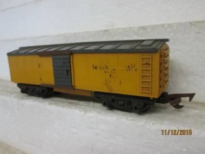 OO SCALE : TRI-ANG BOX CAR (MADE IN SA) - LOT 723G