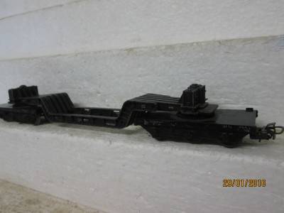 HO SCALE : MARKLIN 6-AXLE LOW WELL WAGON -  LOT 127 H