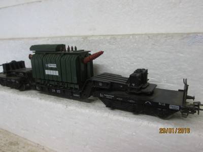 HO SCALE : MARKLIN 6-AXLE LOW WELL WAGON WITH TRANSFORMER LOAD -  LOT 128 H