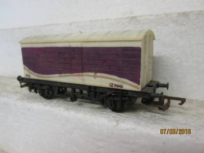 OO SCALE : HORNBY 12T CADBURYS BOXCAR - LOT 389H