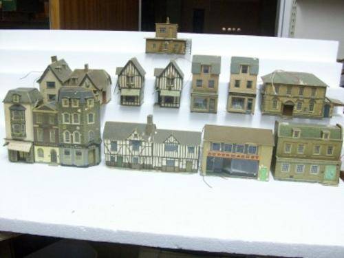 HO CARD BOARD HOUSES X11