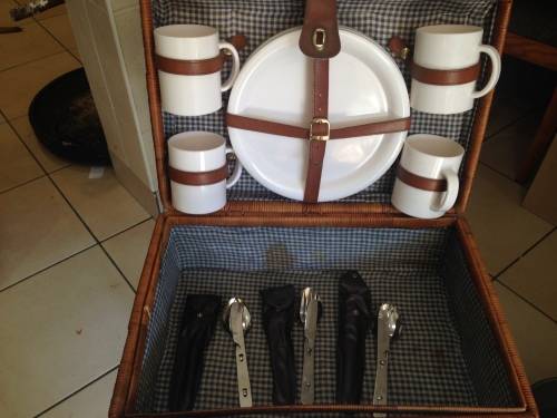 Beautiful Vintage Wicker Picnic Basket