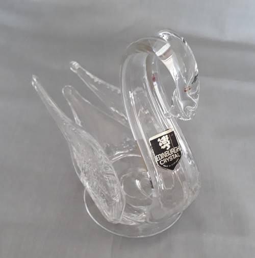 A BEAUTIFUL EDINBURGH CRYSTAL SWAN