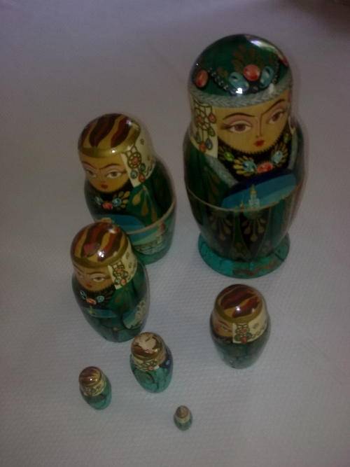 Green Russian doll set