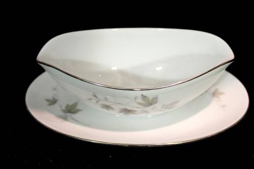 Noritake - Harwood - gravy boat & saucer