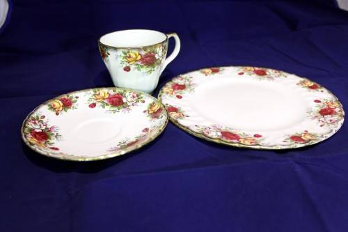 Aynsley Staffordshire - Roses - Trio - Beautiful! - Bid Now!!!