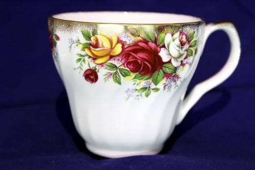 Aynsley Staffordshire - Roses - Trio - Beautiful! - Bid Now!!!